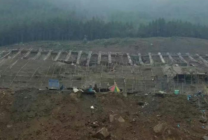 湖南亿和公路工程公司常安高速公路施工作业点
